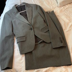 Express Womens Gray Skirt Suit Size 4